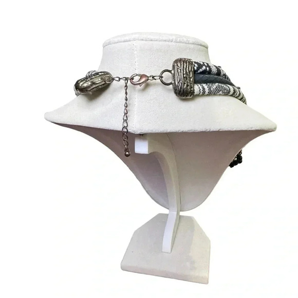 10” Black Beaded Tribal Western Vintage Rhinestone Medallion Necklace - boho - Picture 5 of 10